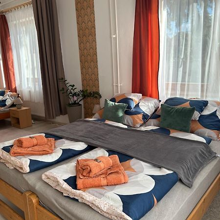 Tavaszpart Vendeghaz Apartamento Szeged Exterior foto