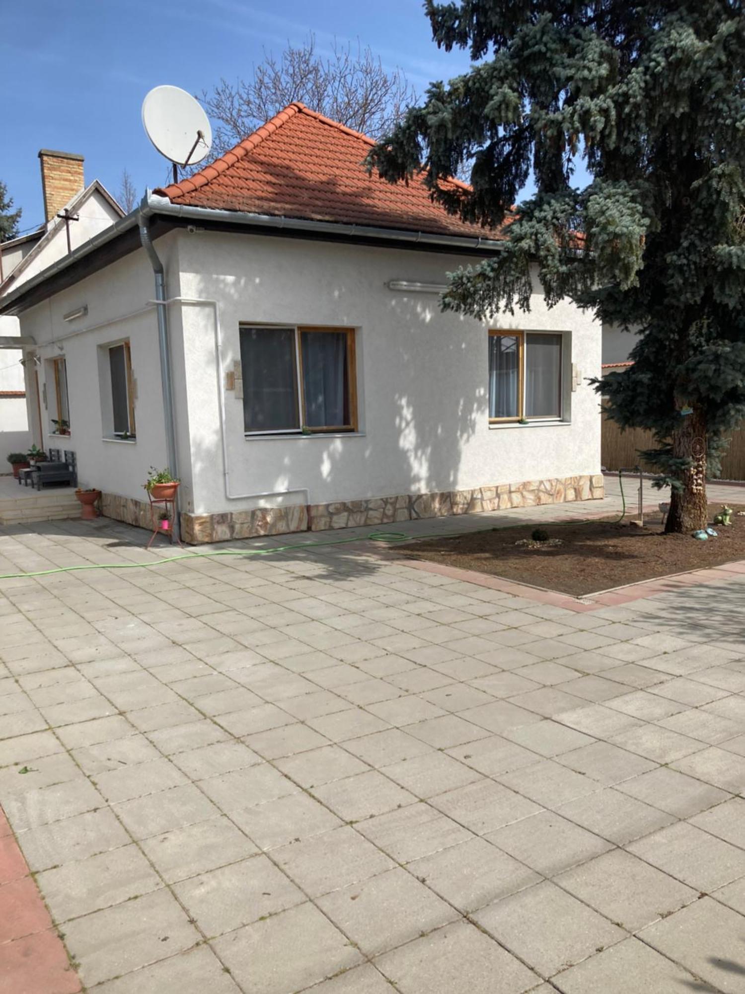 Tavaszpart Vendeghaz Apartamento Szeged Exterior foto