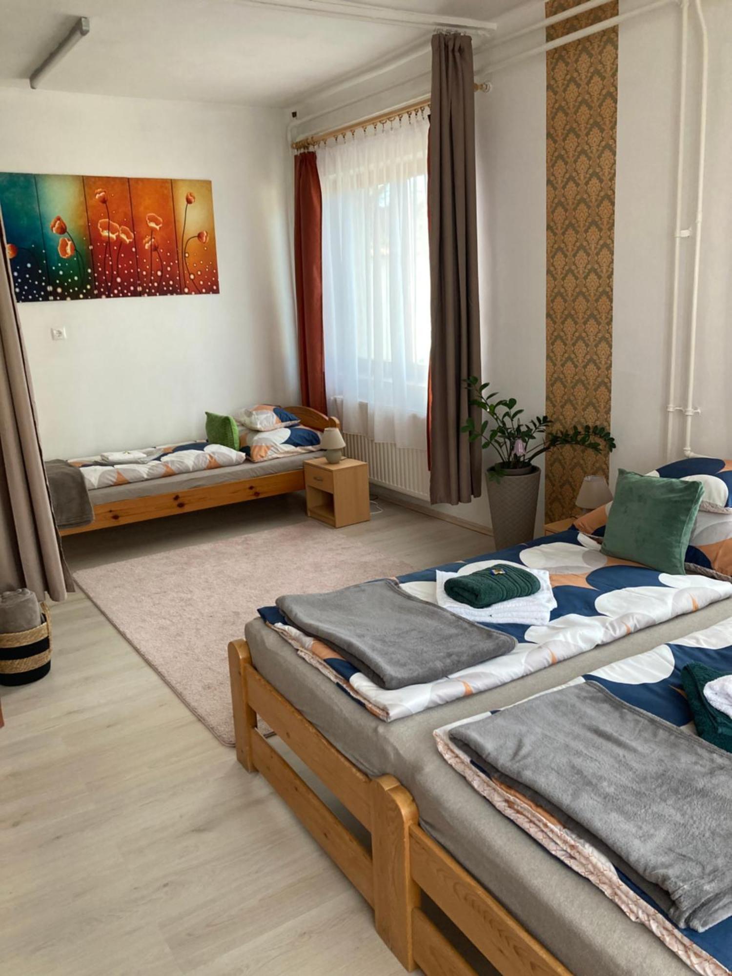 Tavaszpart Vendeghaz Apartamento Szeged Exterior foto