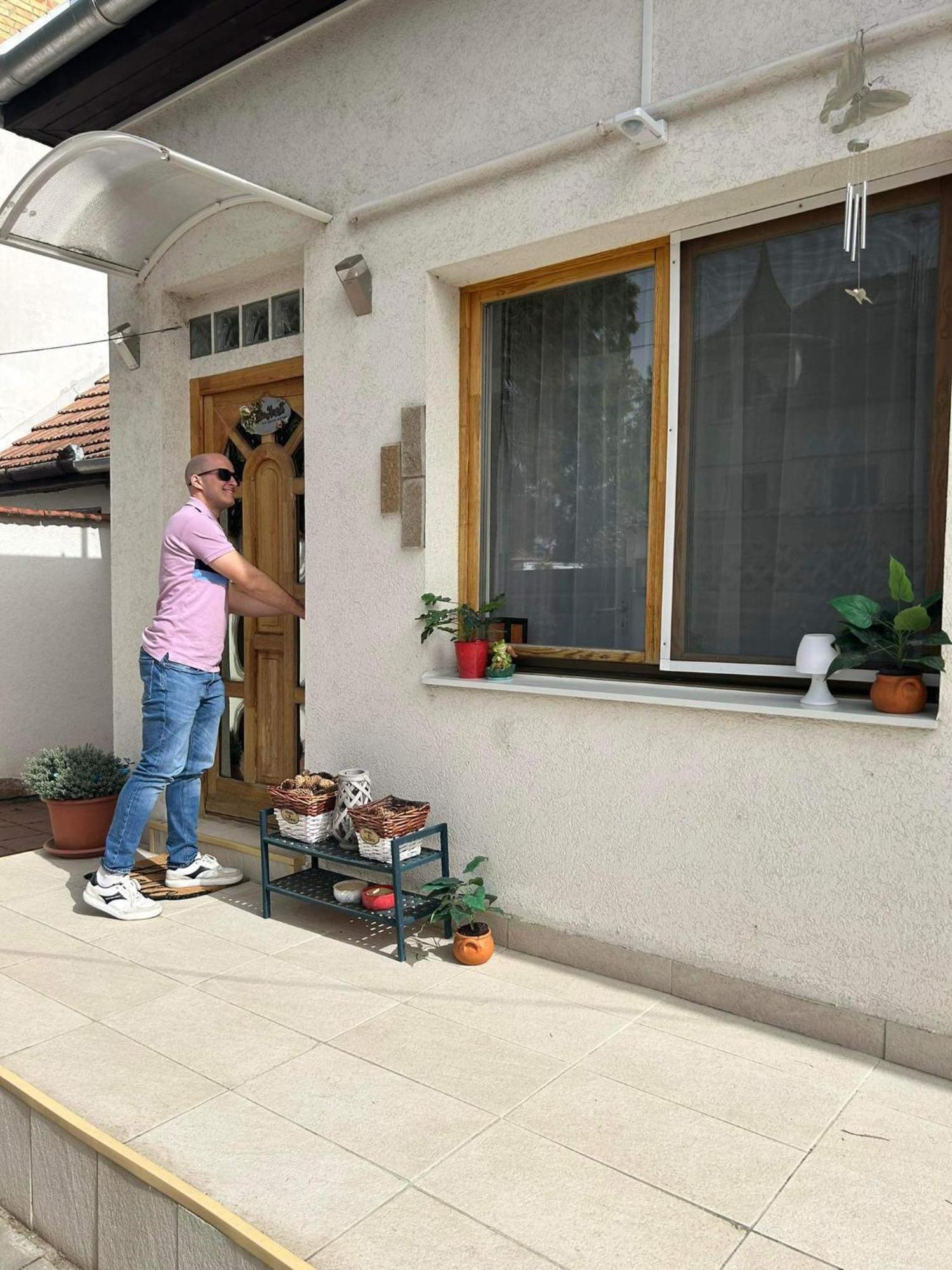 Tavaszpart Vendeghaz Apartamento Szeged Exterior foto