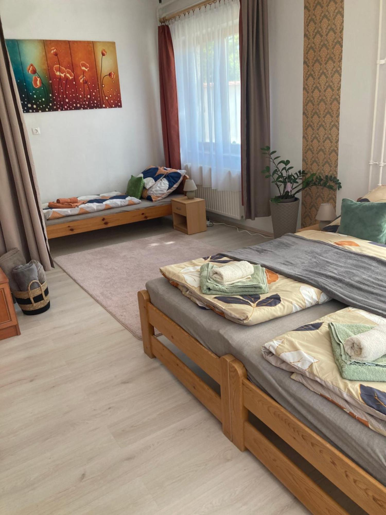 Tavaszpart Vendeghaz Apartamento Szeged Exterior foto