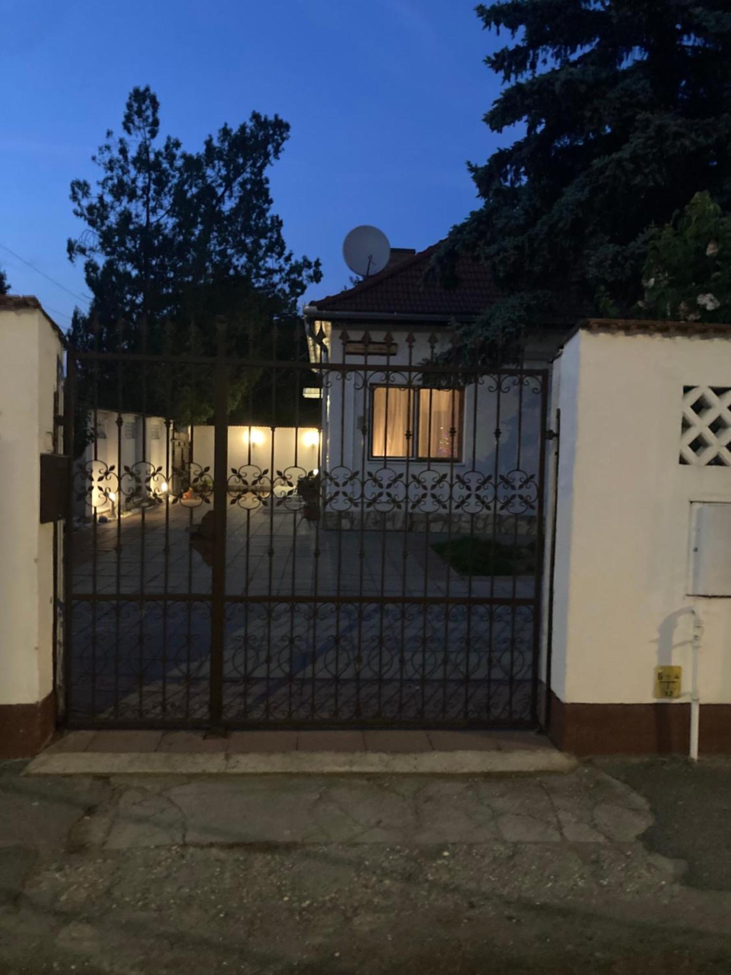 Tavaszpart Vendeghaz Apartamento Szeged Exterior foto