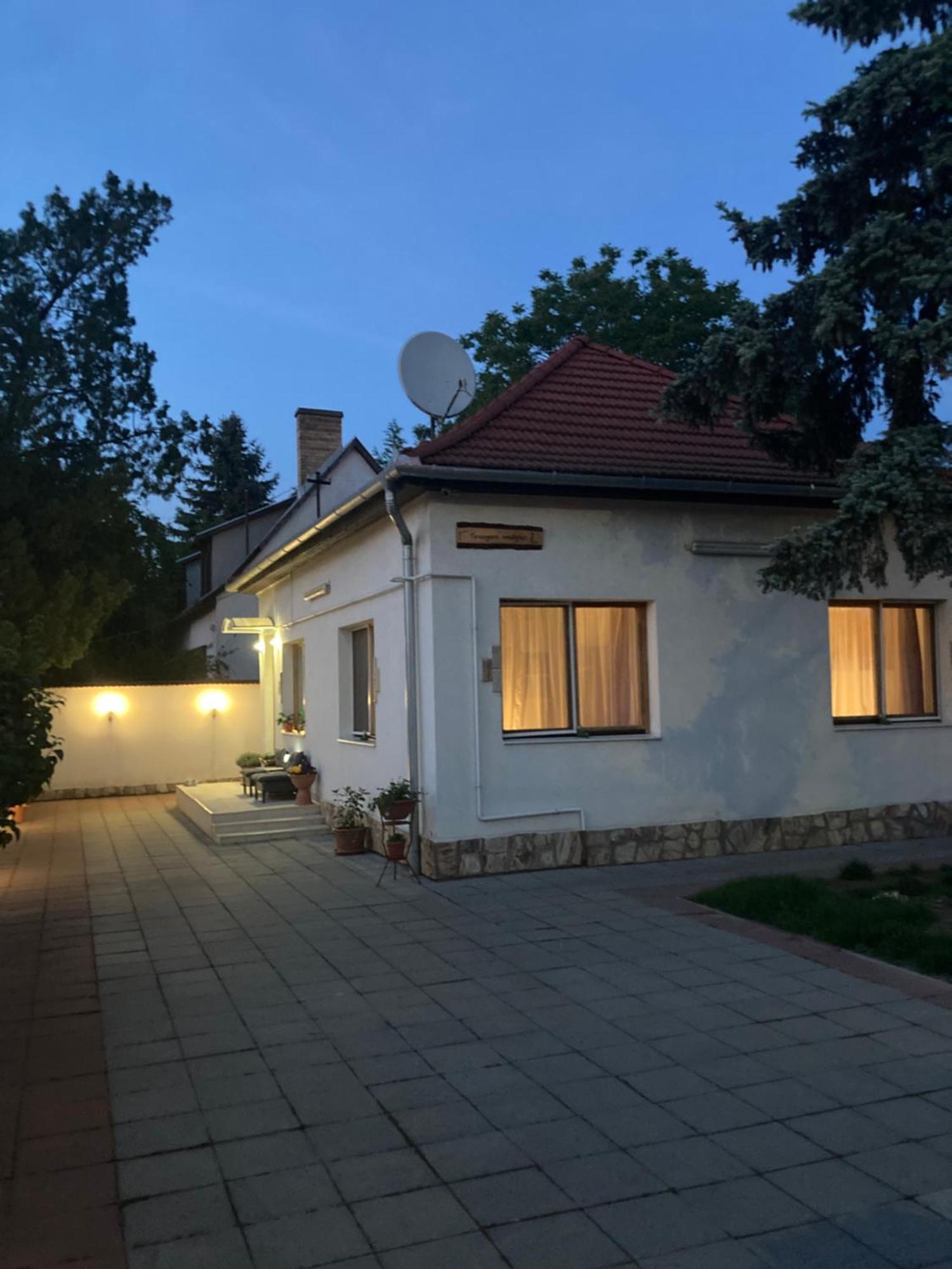 Tavaszpart Vendeghaz Apartamento Szeged Exterior foto